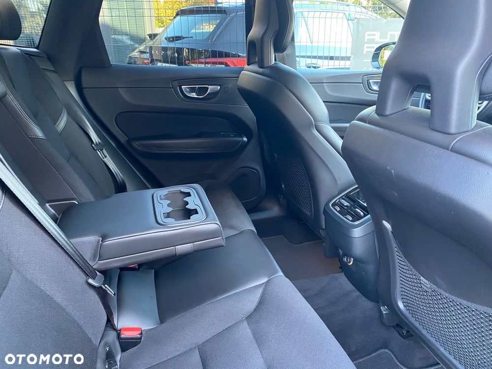 Volvo XC 60 D4 AWD Momentum - 17