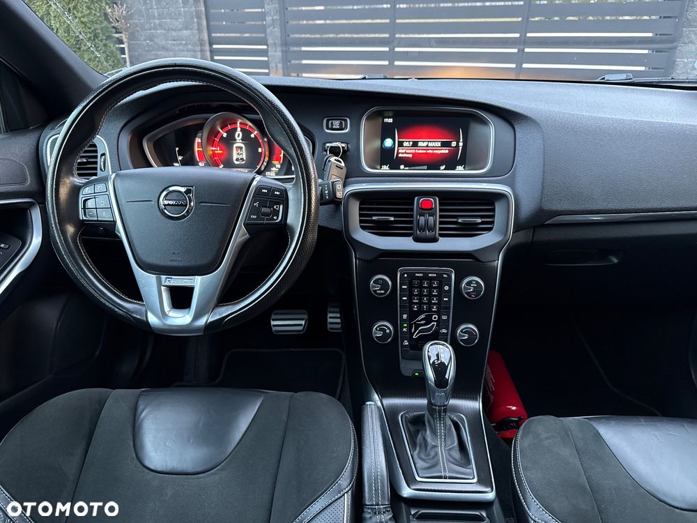 Volvo V40 D3 Geartronic RDesign - 28