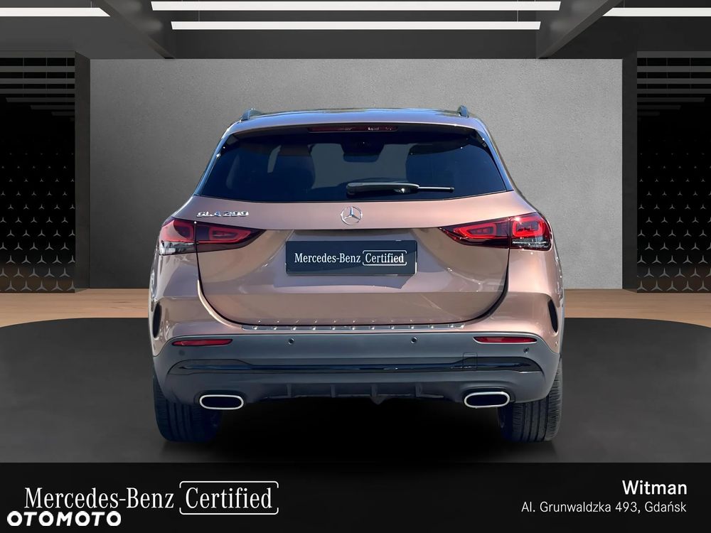 Mercedes-Benz GLA - 8