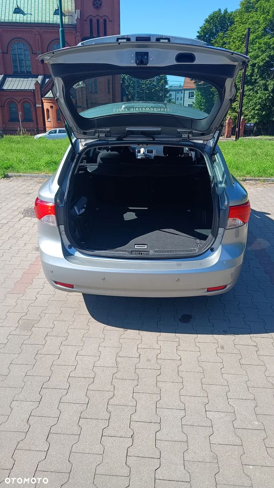 Toyota Avensis 2.0 D-4D Active - 9