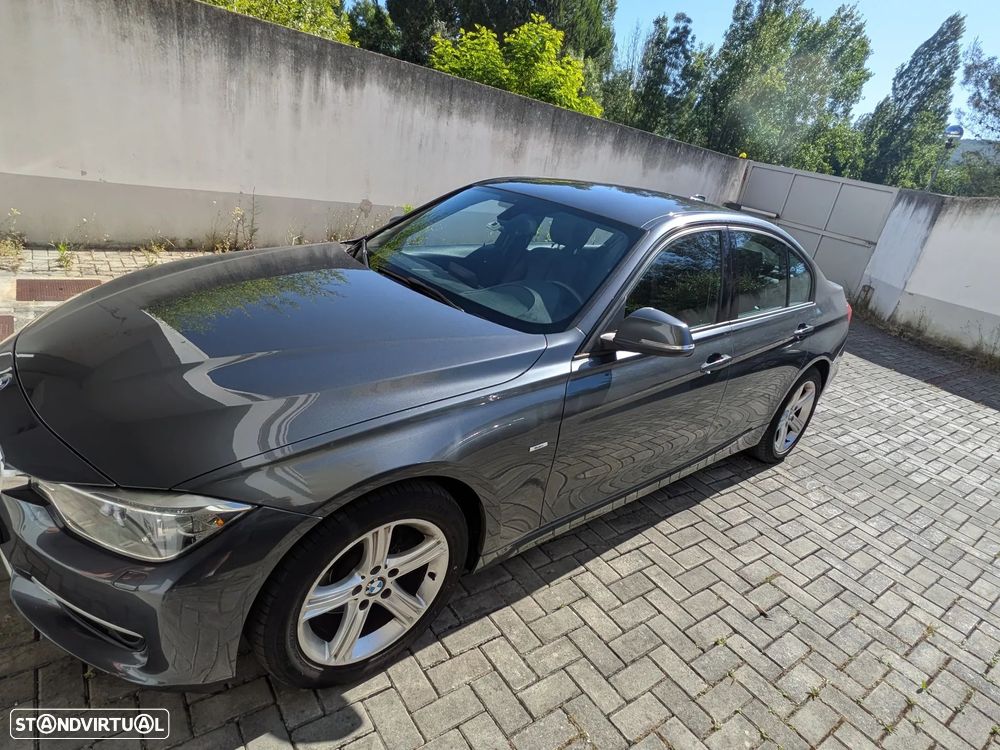 BMW 320 d LifeStyle Auto - 12