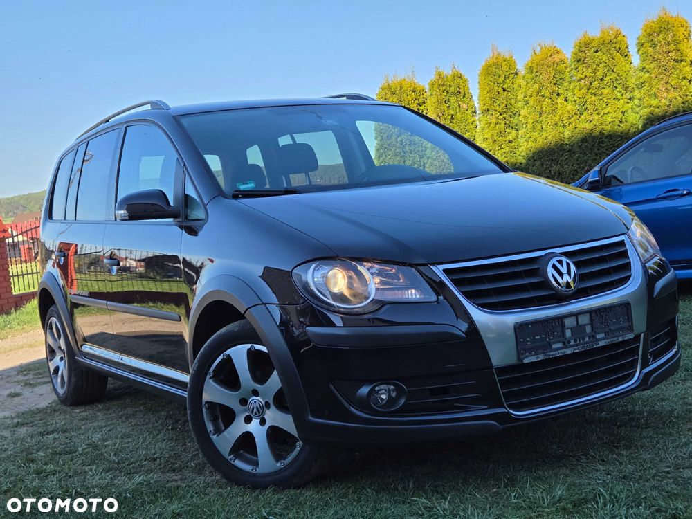 Volkswagen Touran - 1