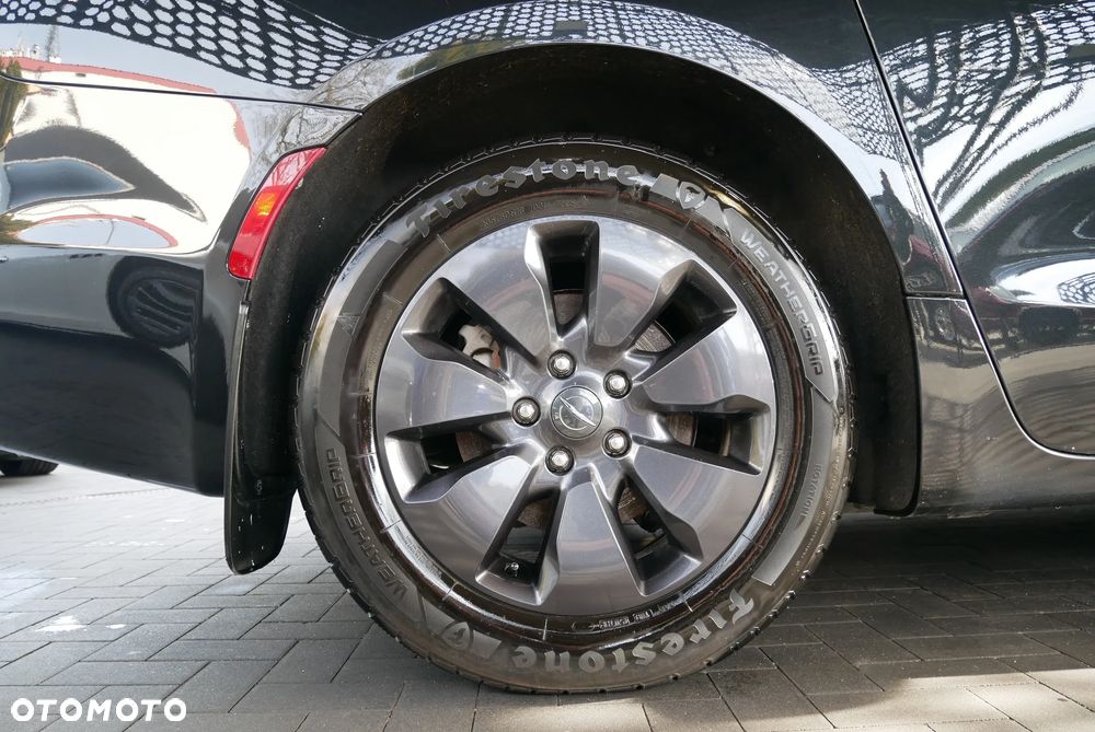 Chrysler Pacifica - 36