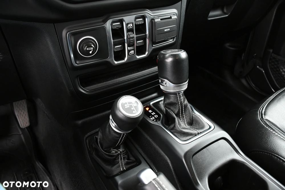 Jeep Wrangler Unlimited 2.2 CRD Sahara - 25