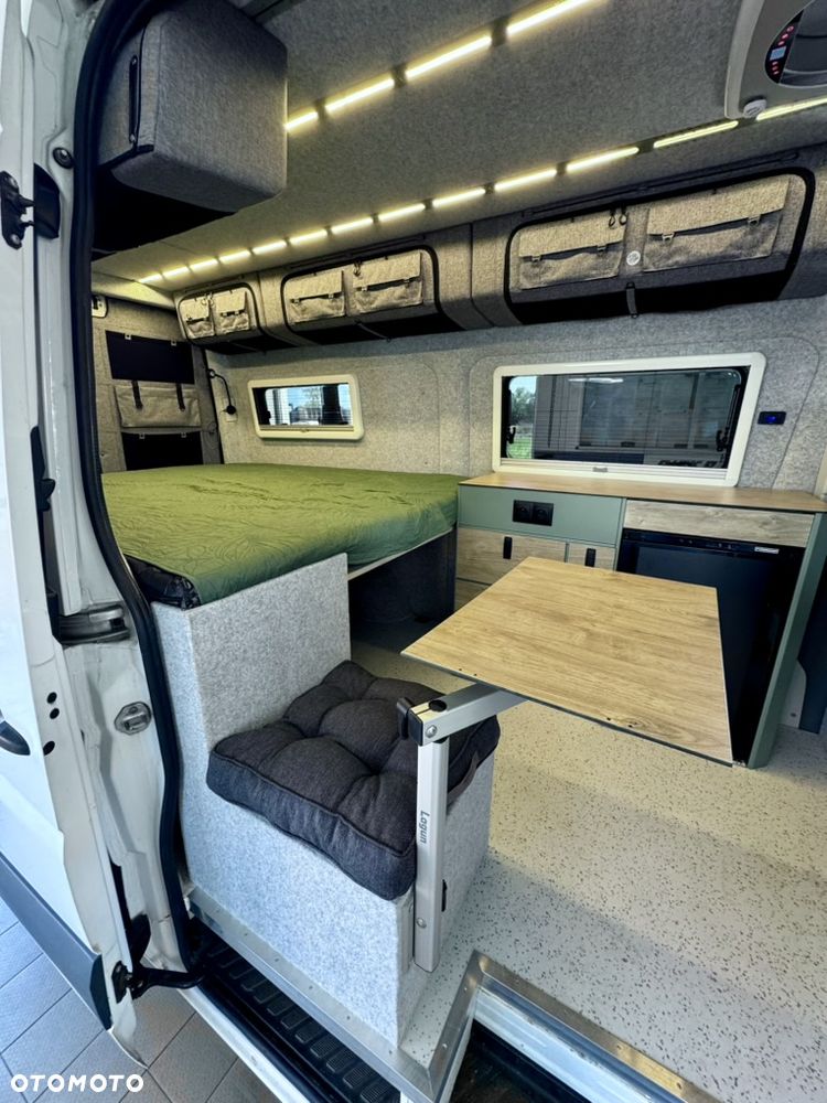 Mercedes-Benz Sprinter - 4