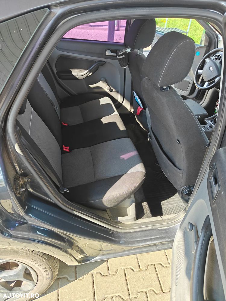 Ford Focus 1.6 Ambiente - 10