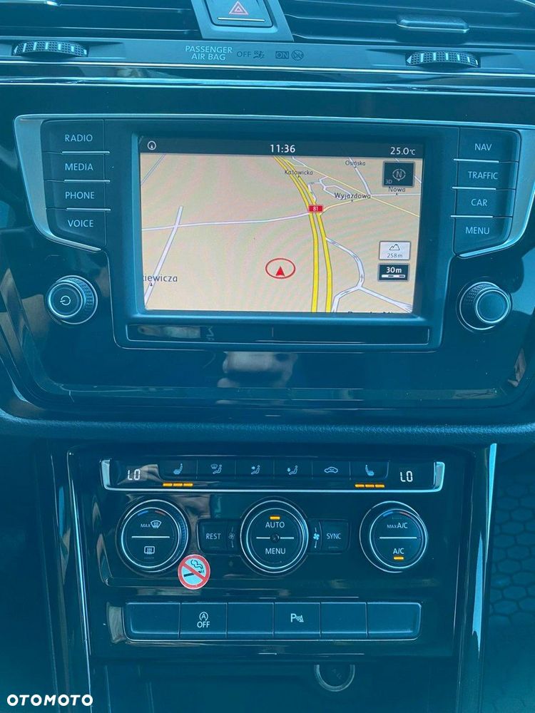 Volkswagen Touran - 12