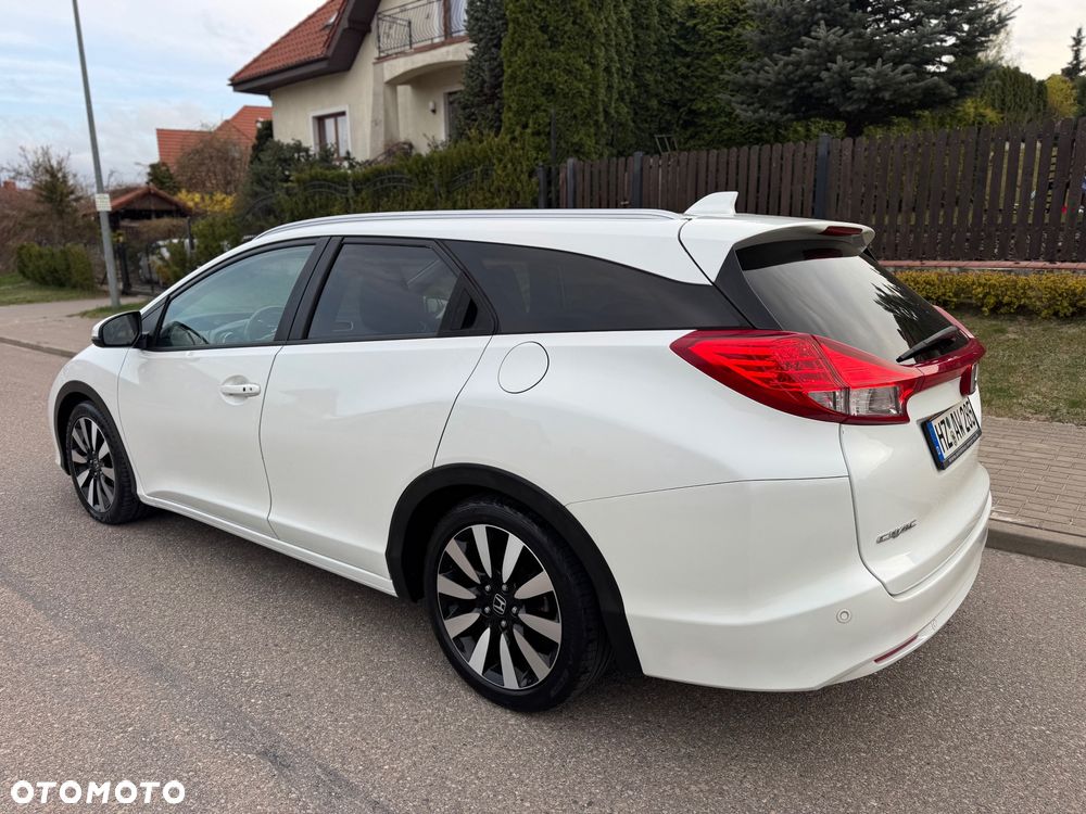 Honda Civic 1.8 i-VTEC Executive Black Edition - 5