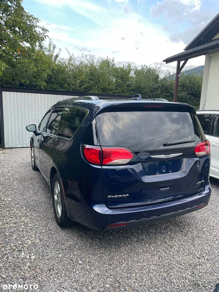 Chrysler Pacifica - 3