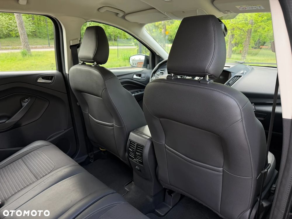 Ford Kuga 2.0 TDCi FWD Titanium - 37