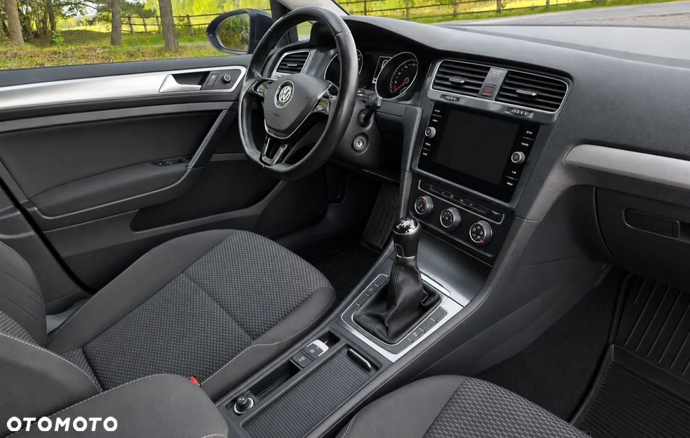 Volkswagen Golf - 6