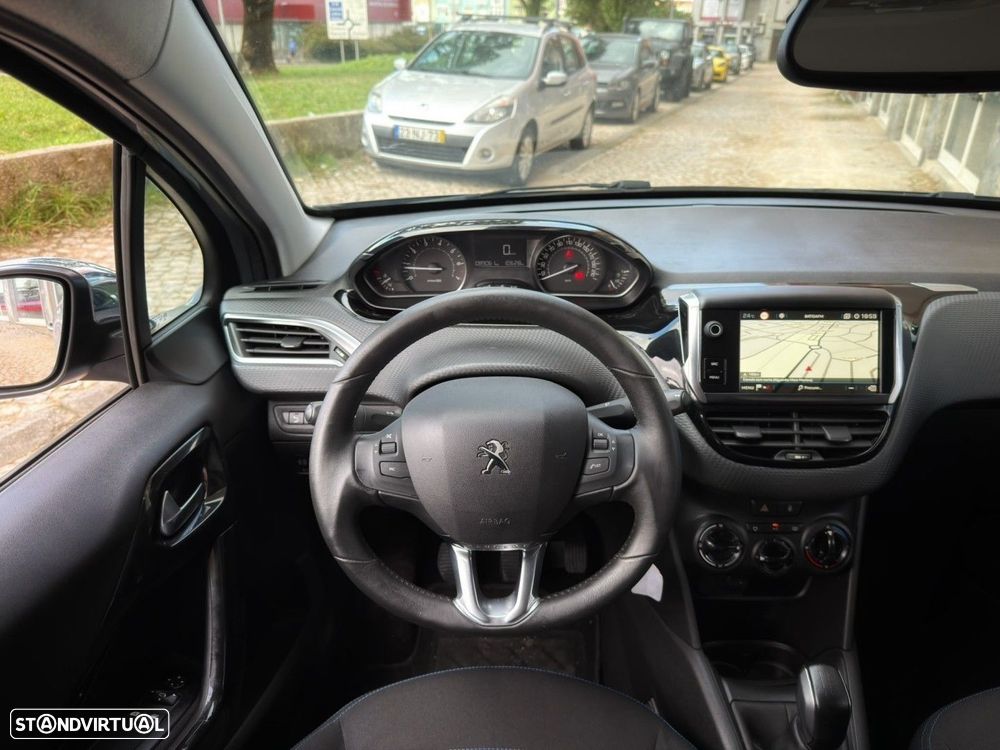 Peugeot 208 1.2 PureTech Signature - 6