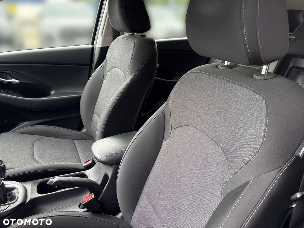 Hyundai i30 1.6 D Comfort - 11
