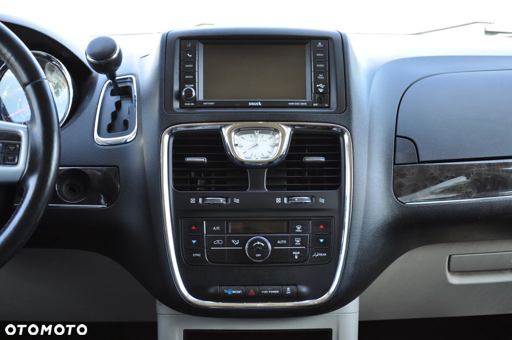 Chrysler Town & Country 3.6 Touring - 17