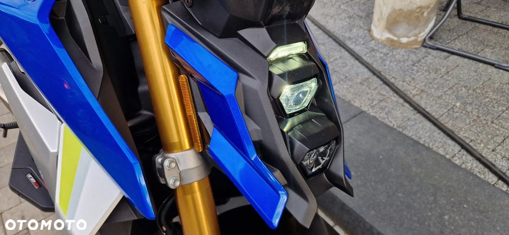 Suzuki GSX 1000 - 4