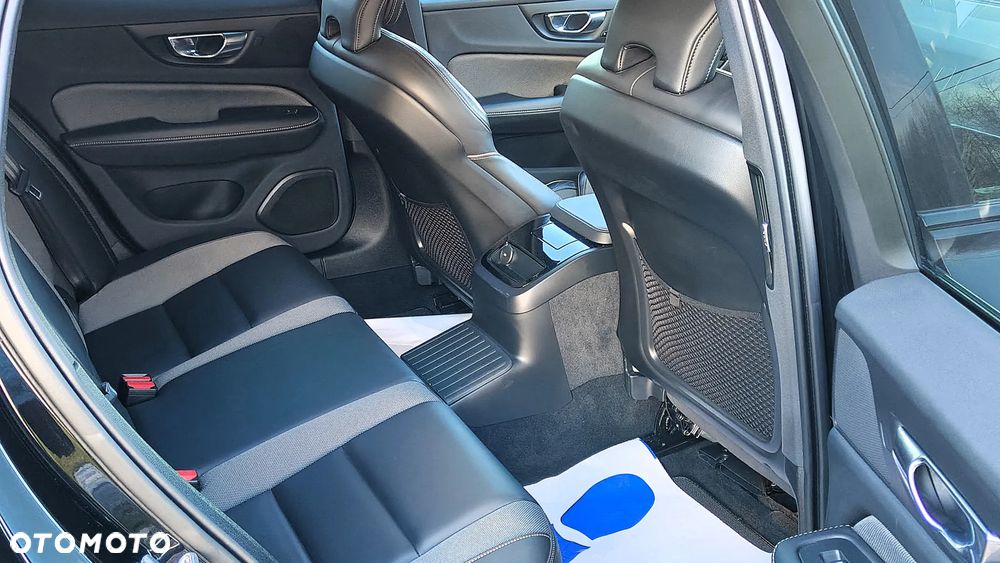 Volvo V60 T6 AWD Recharge Geartronic RDesign - 11