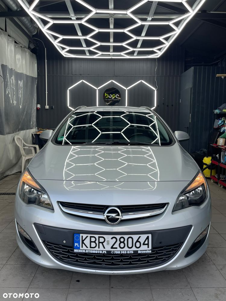 Opel Astra 1.4 Turbo Exklusiv - 2