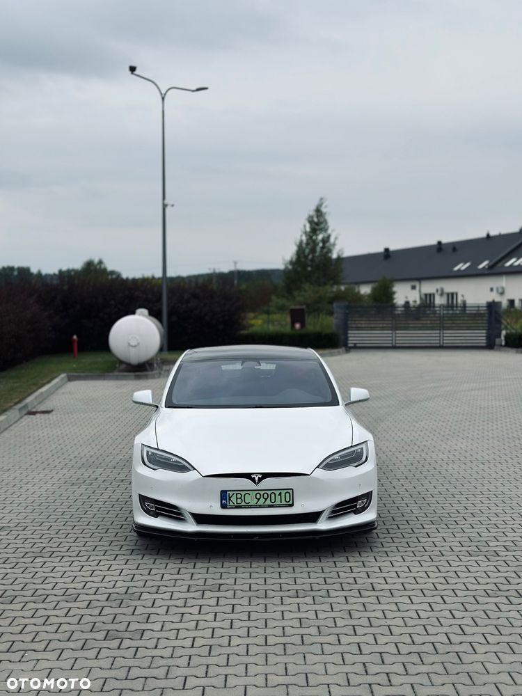 Tesla Model S - 6
