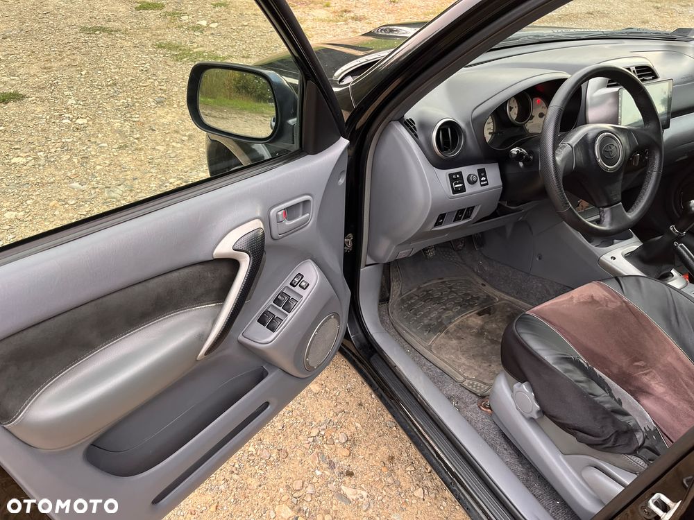 Toyota RAV4 2.0 D-4D 4x4 - 13