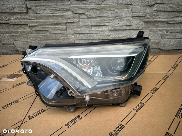 TOYOTA RAV-4 15-18 LAMPA PRZEDNIA LEWA FULL LED ORYGINAŁ