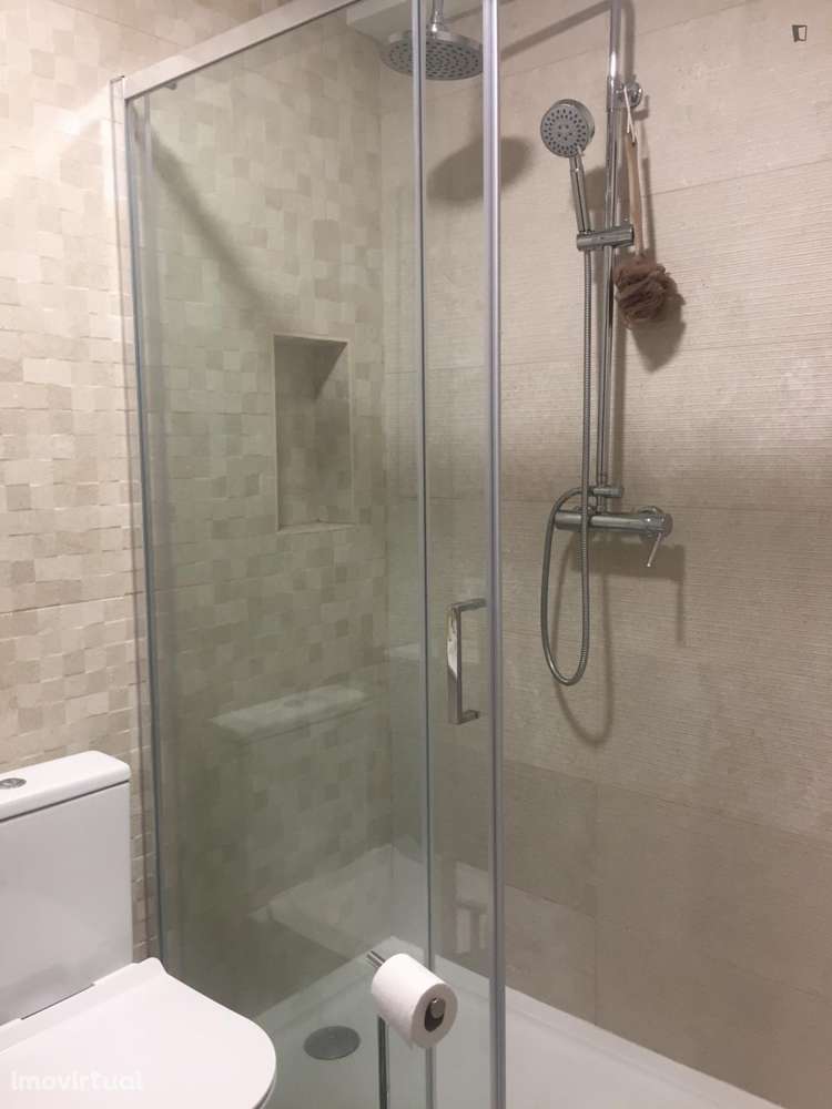 Quarto - localizado em Olaias Lisbon - Grande imagem: 5/19
