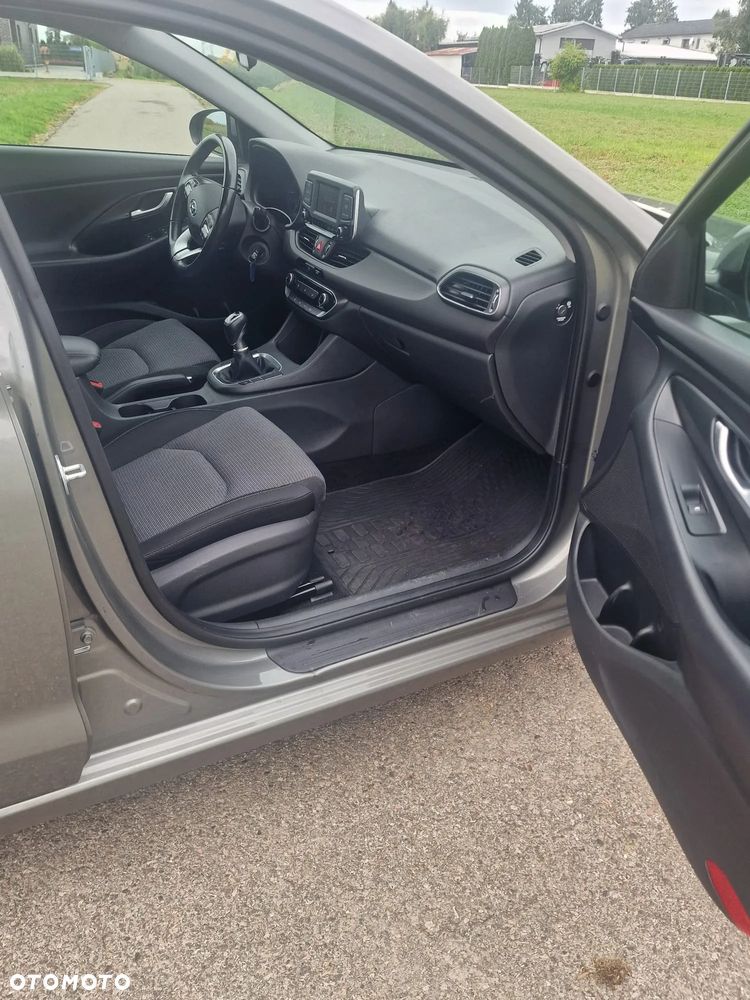 Hyundai i30 1.4 Premiere Comfort - 16