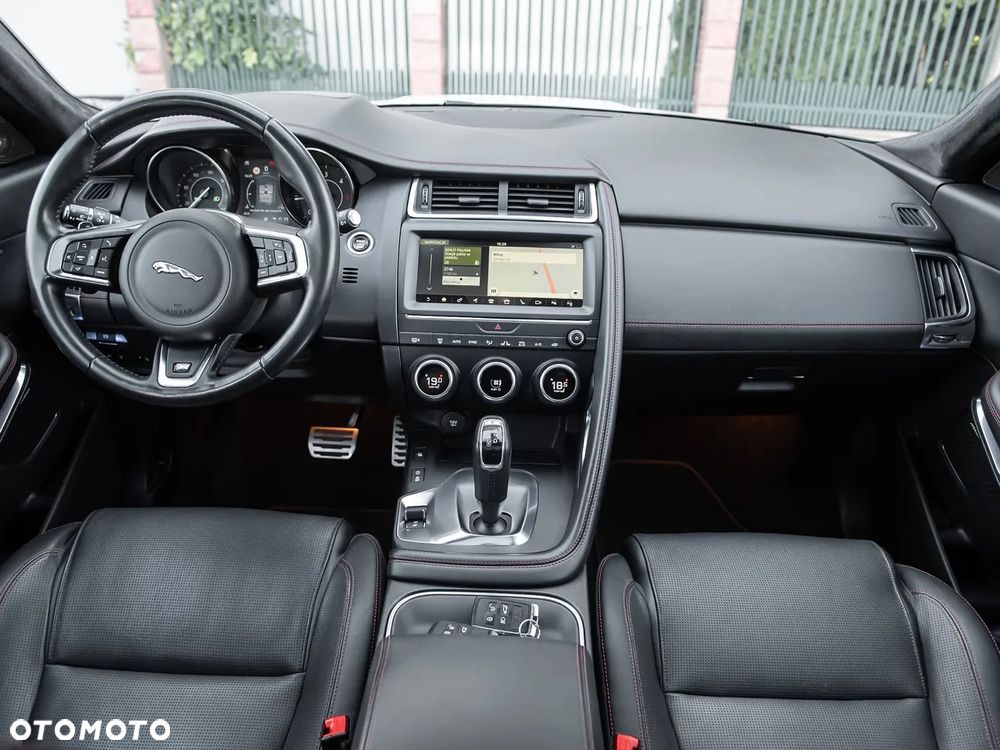 Jaguar E-Pace D180 AWD R-Dynamic S - 32