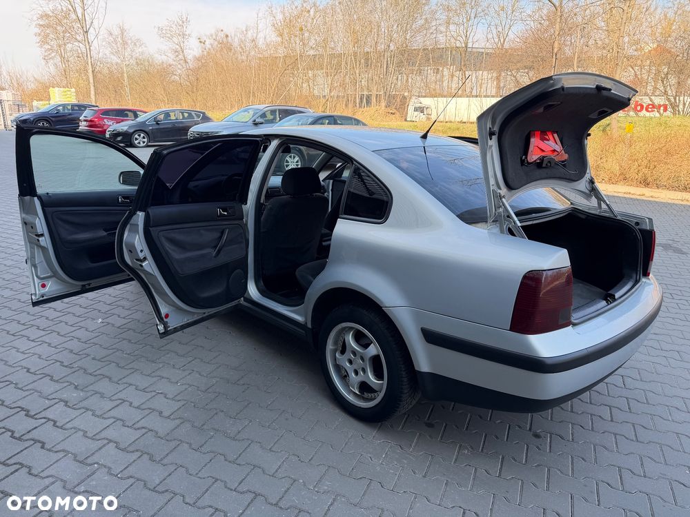 Volkswagen Passat 1.8 - 11