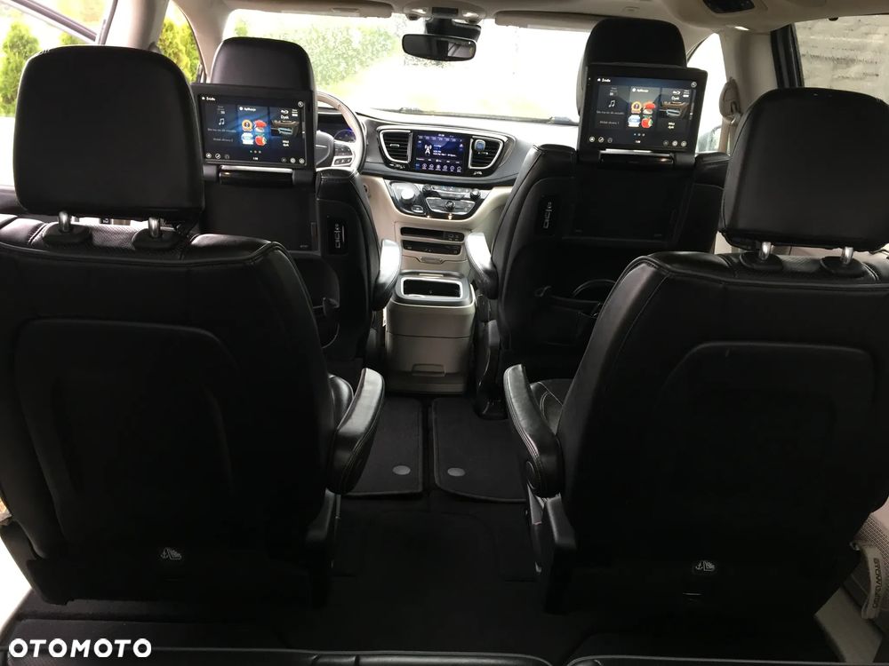 Chrysler Pacifica - 24
