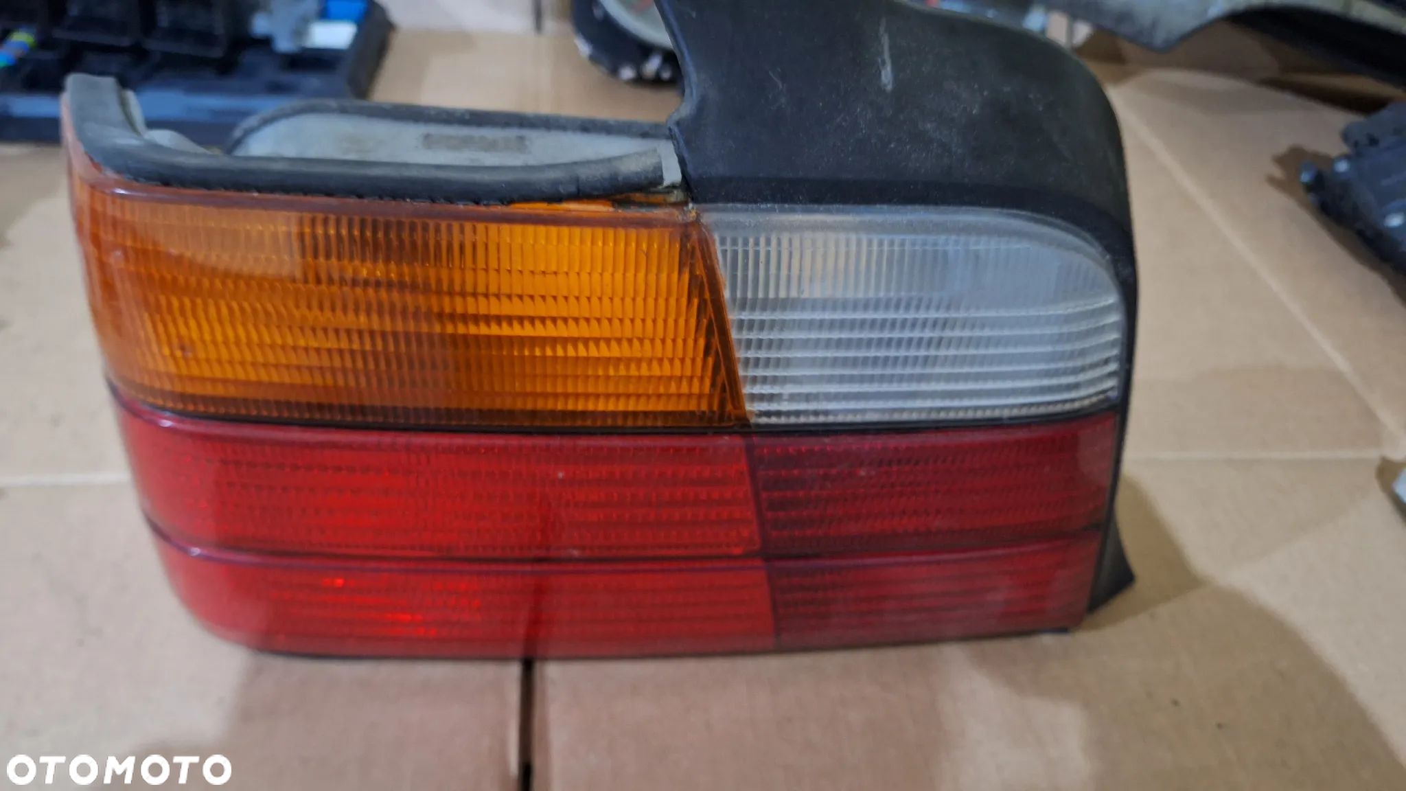 LAMPA LEWA PRAWA TYLNA TYL BMW E36 SEDAN - 1
