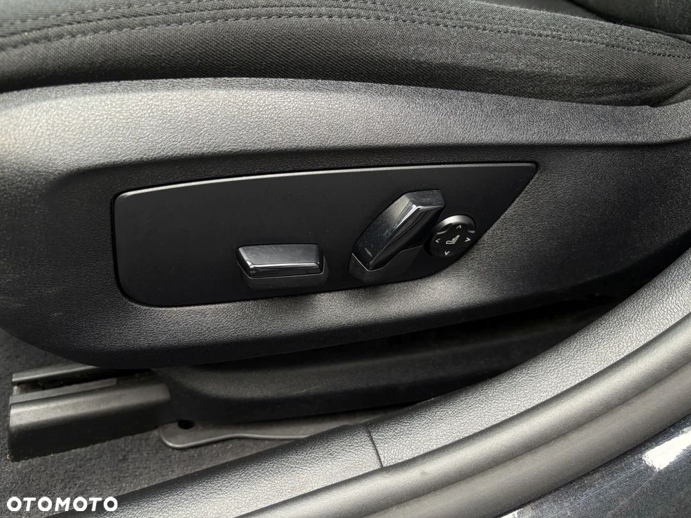 BMW Seria 5 520d - 32