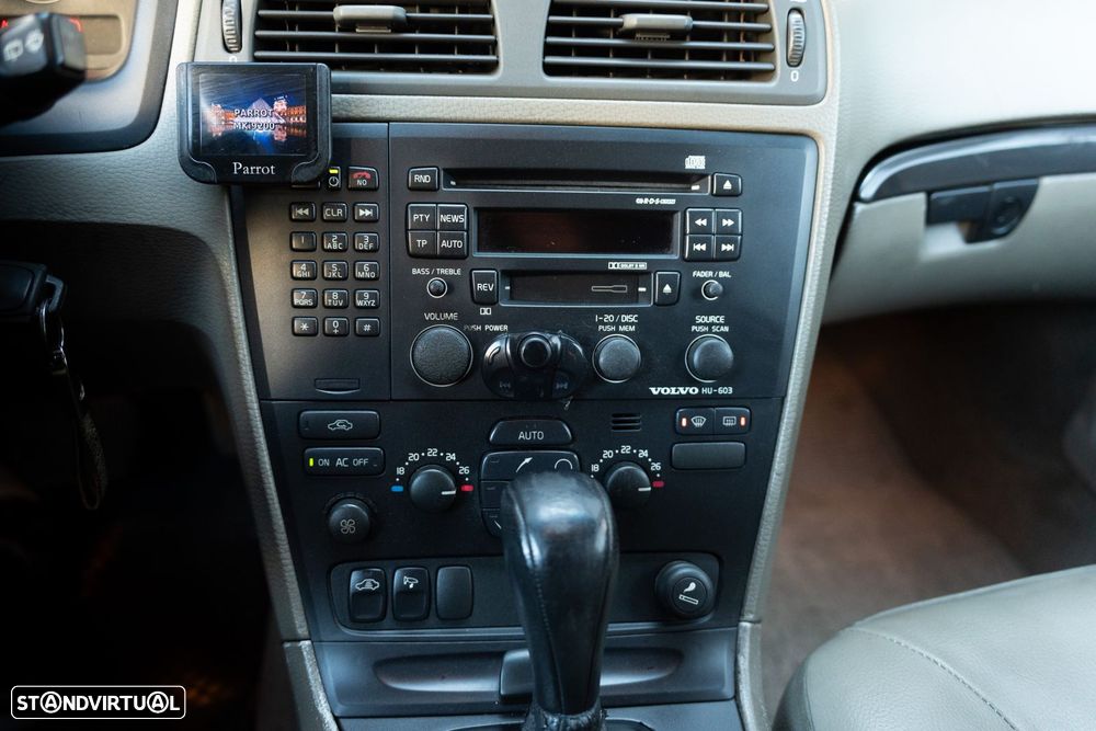 Volvo XC 70 D5 Nivel 2 Auto. - 12