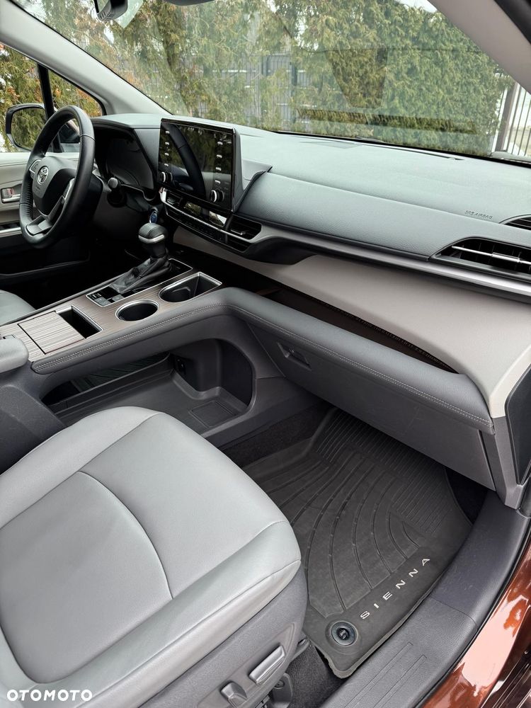 Toyota Sienna - 9