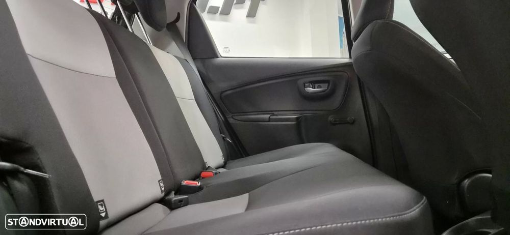 Toyota Yaris 1.5 HSD Comfort+P.Style - 31