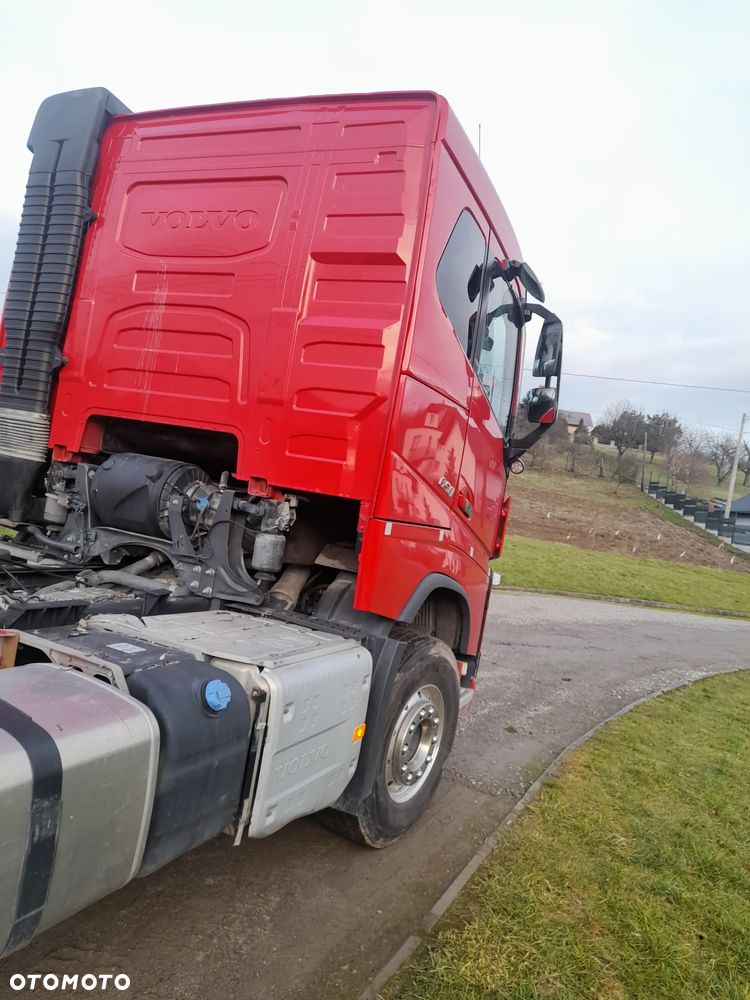 Volvo FH 16 650koni 6x2 OŚ SKRĘTNA PODNOSZONA // JEDYNY TAKI// RAMA DO ZABUDOWY// HDS dzwig żuraw do lasu drewna tarcicy // DO ŻYWCA// asenizacyjny// HOLOWNIK// FULL opcja ze SZWAJCARI - 16
