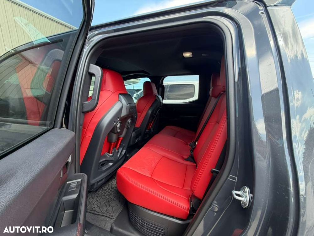Toyota Tacoma - 7