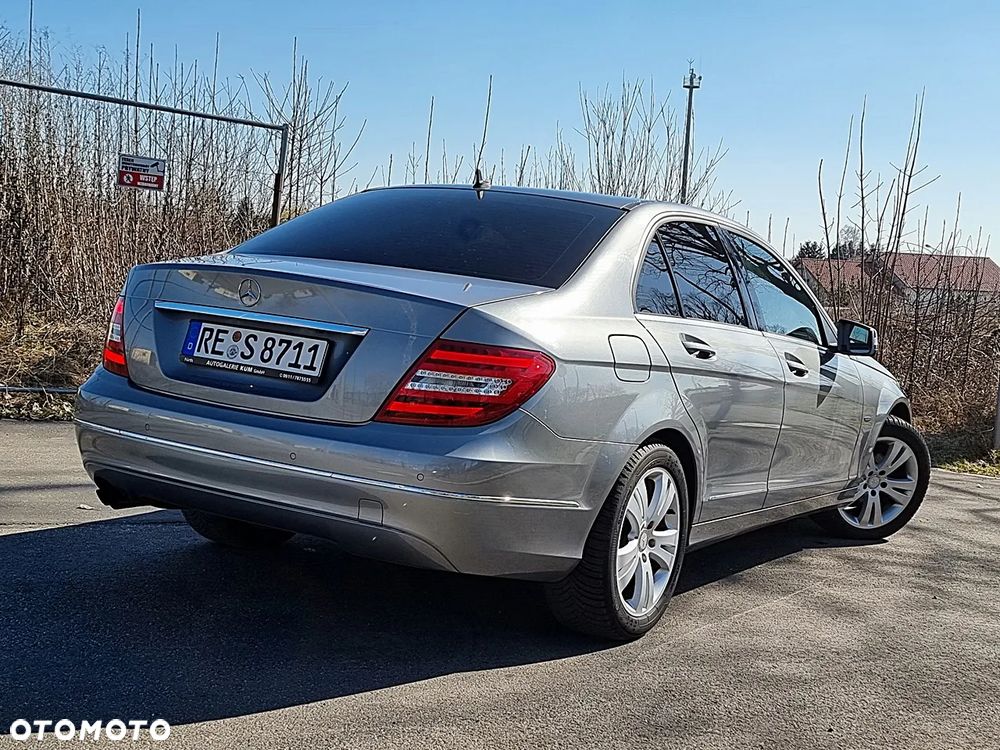 Mercedes-Benz Klasa C 180 CGI BlueEFFICIENCY Avantgarde - 12