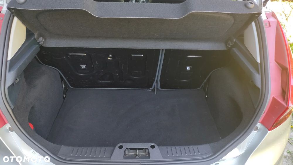 Ford Fiesta 1.4 Ghia - 11
