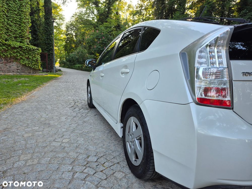 Toyota Prius (Hybrid) Executive - 19