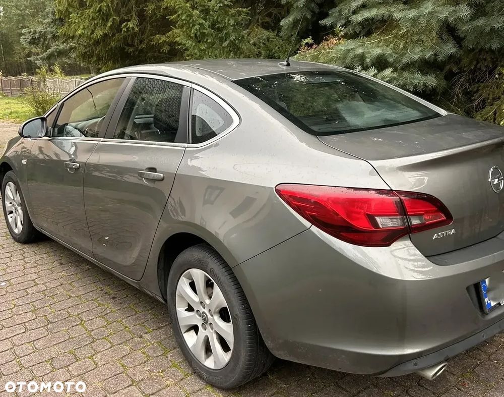 Opel Astra IV 1.4 T Active - 1