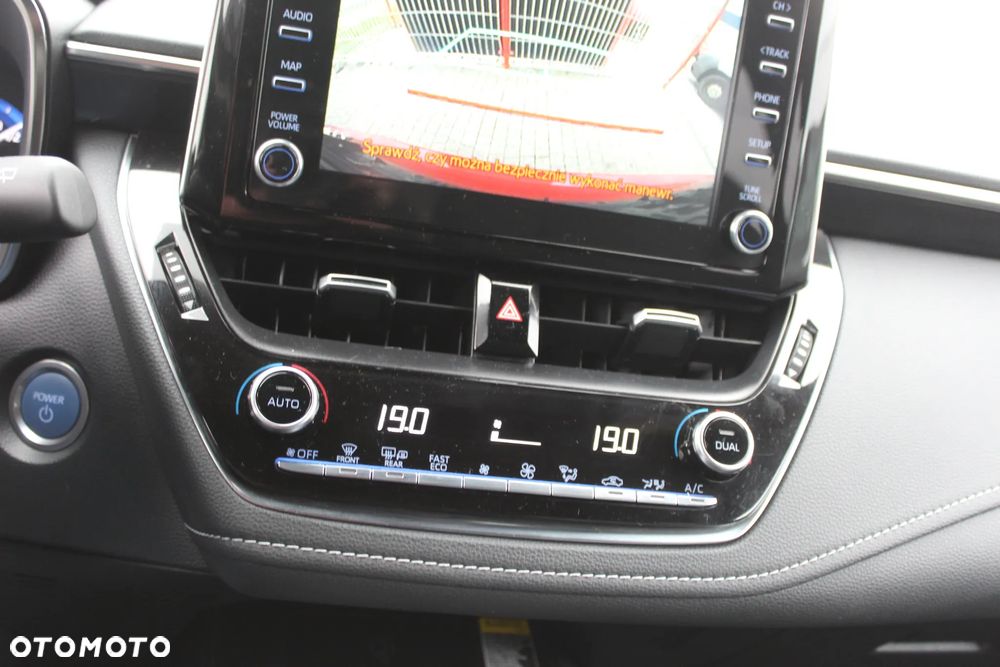 Toyota Corolla 2.0 Hybrid Executive - 17