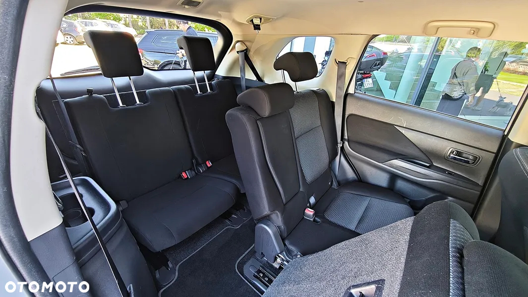 Mitsubishi Outlander - 16