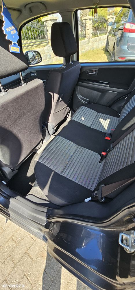 Suzuki SX4 1.6 Comfort - 12