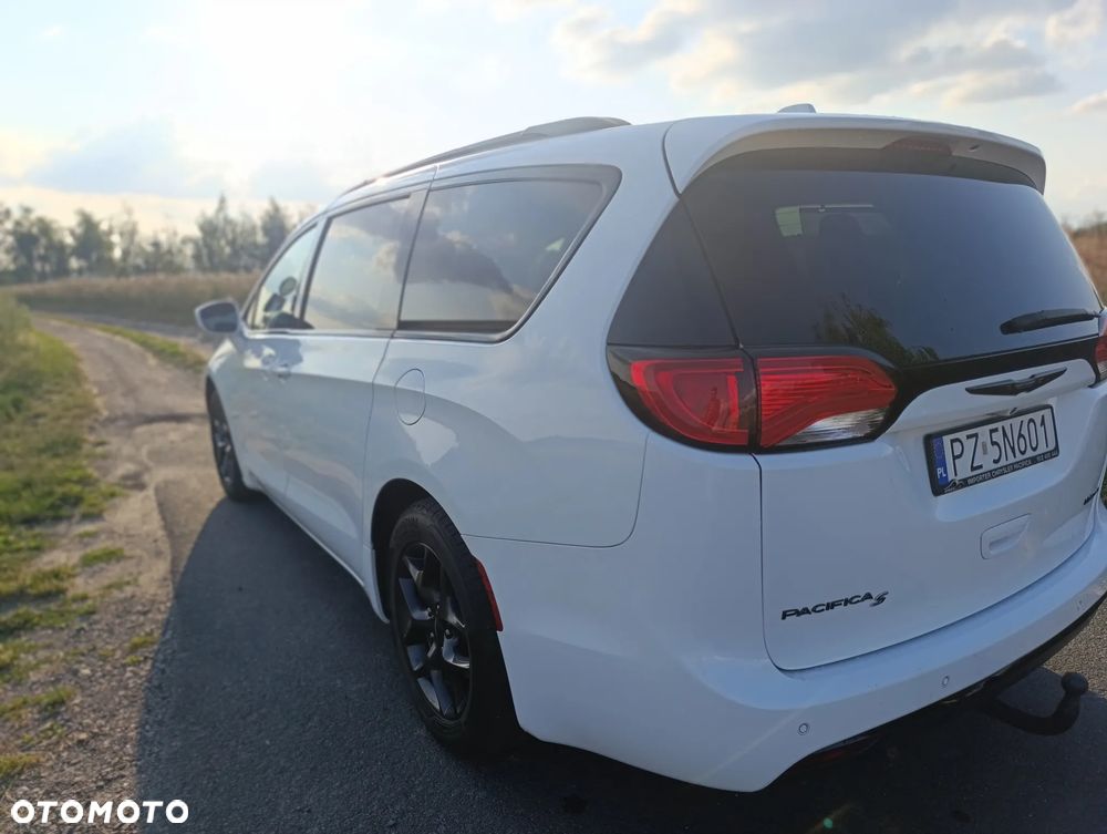 Chrysler Pacifica - 8