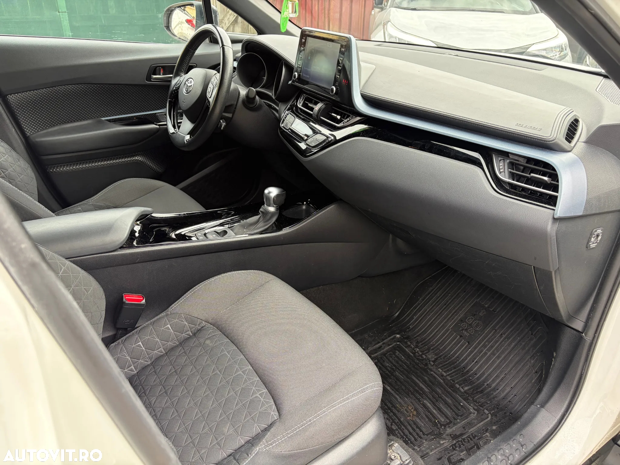 Toyota C-HR Hybrid Lounge - 8