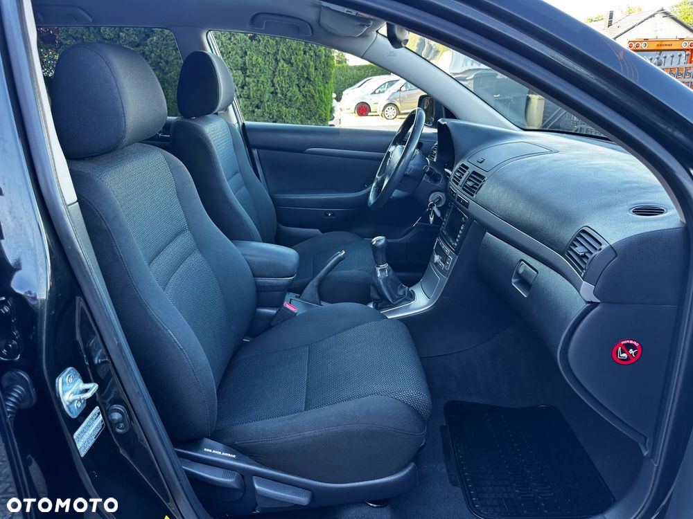 Toyota Avensis 1.8 VVT-i Executive - 27