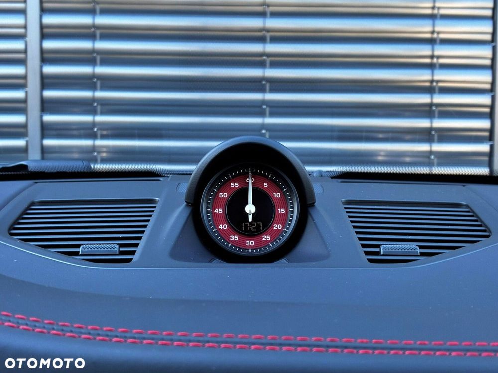 Porsche 911 Carrera GTS - 30