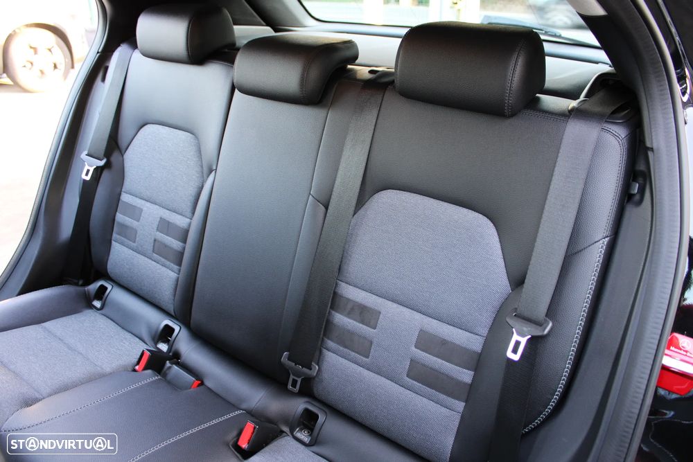 Mercedes-Benz GLA 180 d 7G-DCT Urban - 42