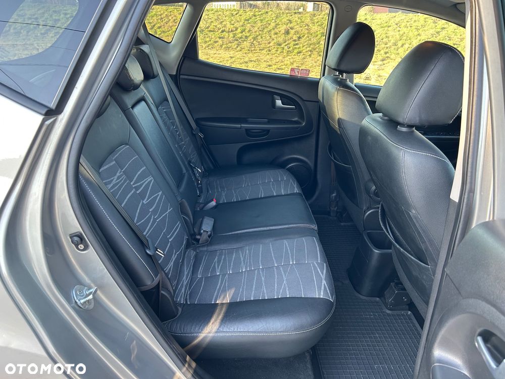 Kia Venga - 12