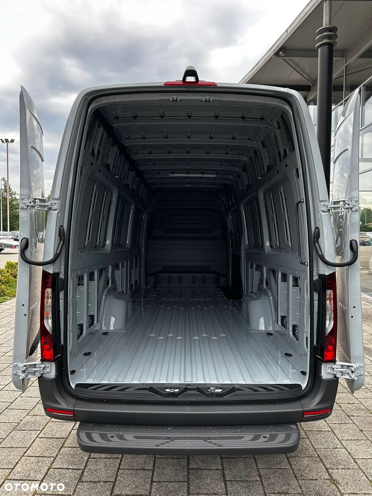 Mercedes-Benz Sprinter - 30